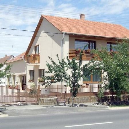Aura Vendeghaz Hotel Hajduszoboszlo Ngoại thất bức ảnh