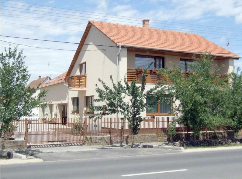 Aura Vendeghaz Hotel Hajduszoboszlo Ngoại thất bức ảnh