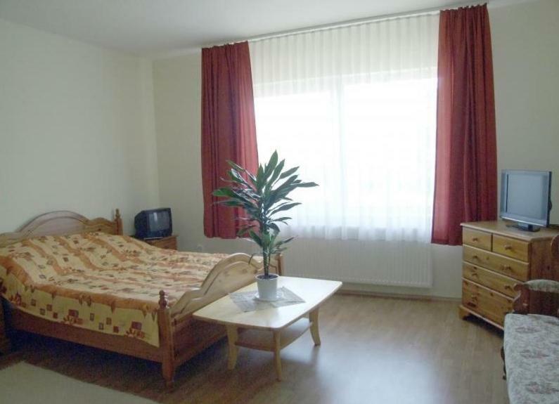 Aura Vendeghaz Hotel Hajduszoboszlo Ngoại thất bức ảnh